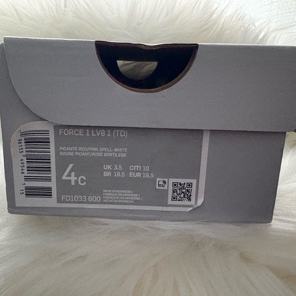 Nike Kids Sneakers in Red and Pink - Picture 4 of 4